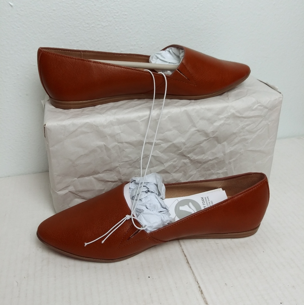 Universal Thread Flat Shoes Women's Memory Foam Size 6.5 Cognac